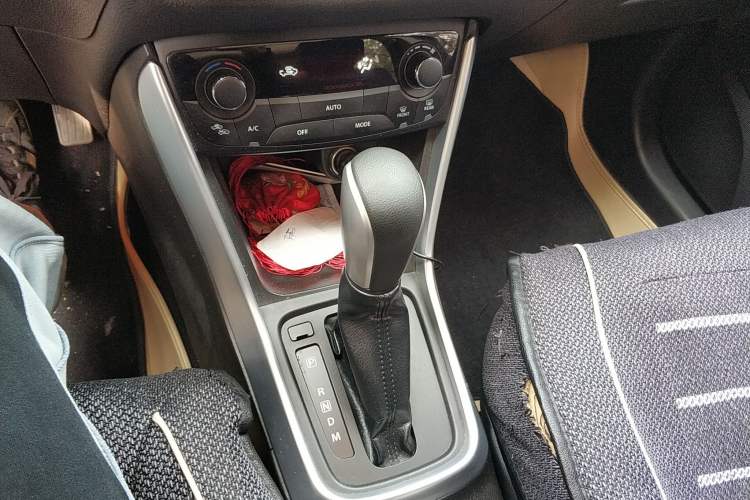 Used Suzuki S-Cross 2015 1.4T Automatic Two-Wheel Drive Prestige Model Gear Lever