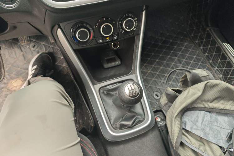 Used Suzuki S-Cross 2015 1.6L Manual Two-Wheel Drive Entry Model Gear Lever