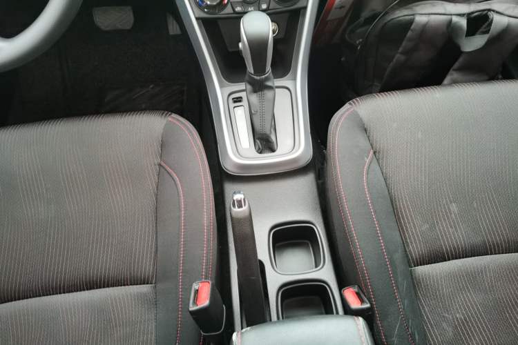 Used Suzuki S-Cross 2015 1.6L CVT Two-Wheel Drive Entry-Level Trim Gear Lever