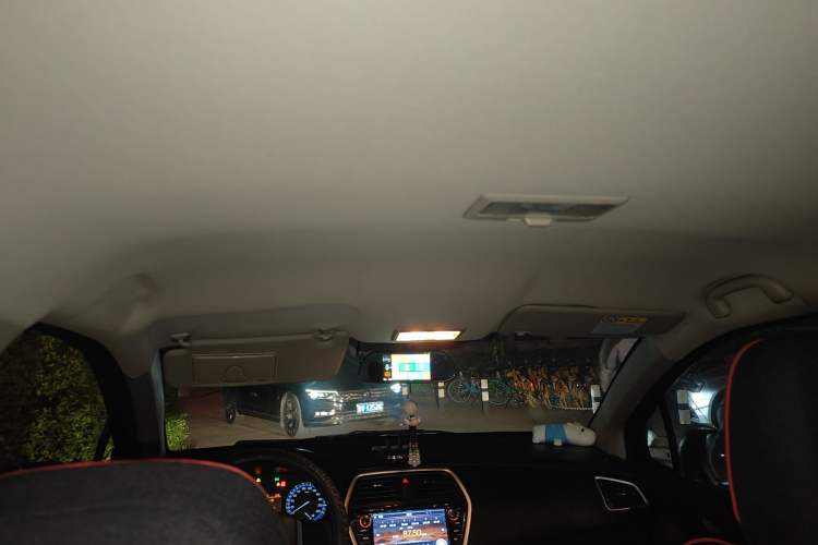 Used Suzuki S-Cross 2015 1.6L CVT Two-Wheel Drive Entry-Level Trim Headliner