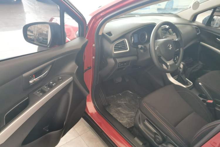 Used Suzuki S-Cross 2015 1.6L CVT Two-Wheel Drive Entry-Level Trim Interior 3