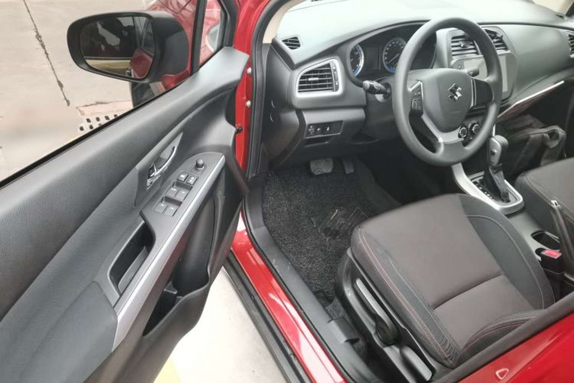 Used Suzuki S-Cross 2015 1.6L CVT Two-Wheel Drive Entry-Level Trim Interior 3