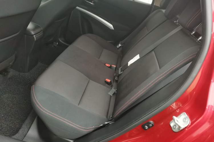 Used Suzuki S-Cross 2015 1.6L CVT Two-Wheel Drive Entry-Level Trim Interior 4