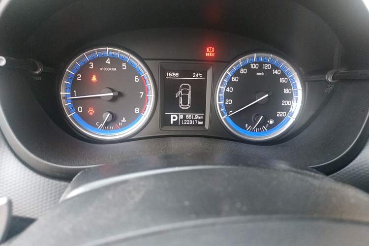 Used Suzuki S-Cross 2015 1.6L CVT Two-Wheel Drive Elite Version Odometer Close Up