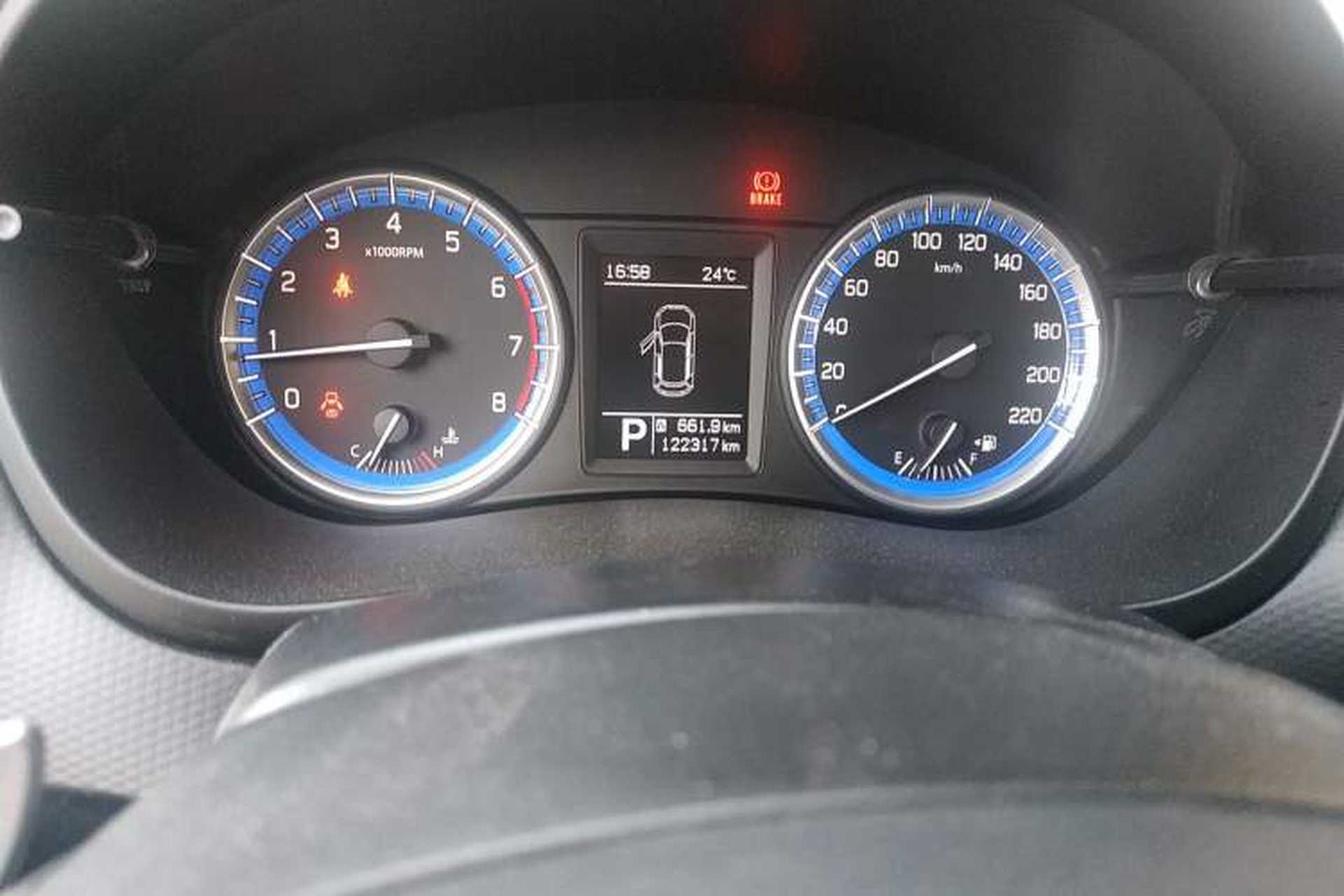 Used Suzuki S-Cross 2015 1.6L CVT Two-Wheel Drive Elite Version Odometer Close Up