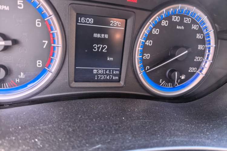 Used Suzuki S-Cross 2015 1.4T Manual Two-Wheel Drive Prestige Model Odometer Close Up