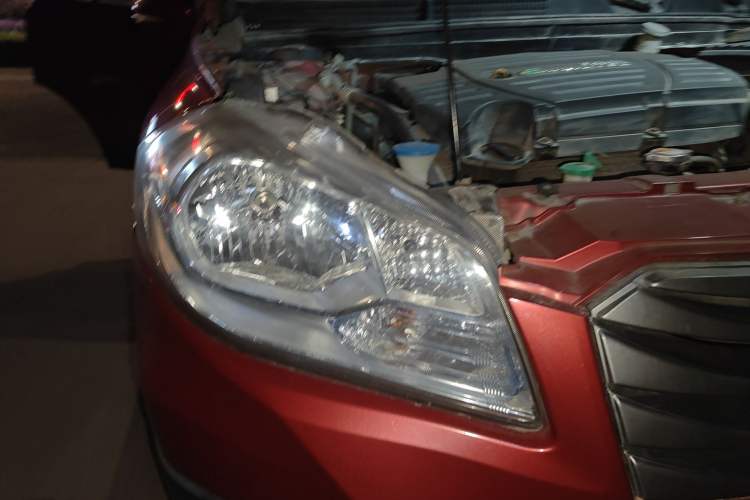 Used Suzuki S-Cross 2015 1.6L CVT Two-Wheel Drive Entry-Level Trim Right Front Headlight