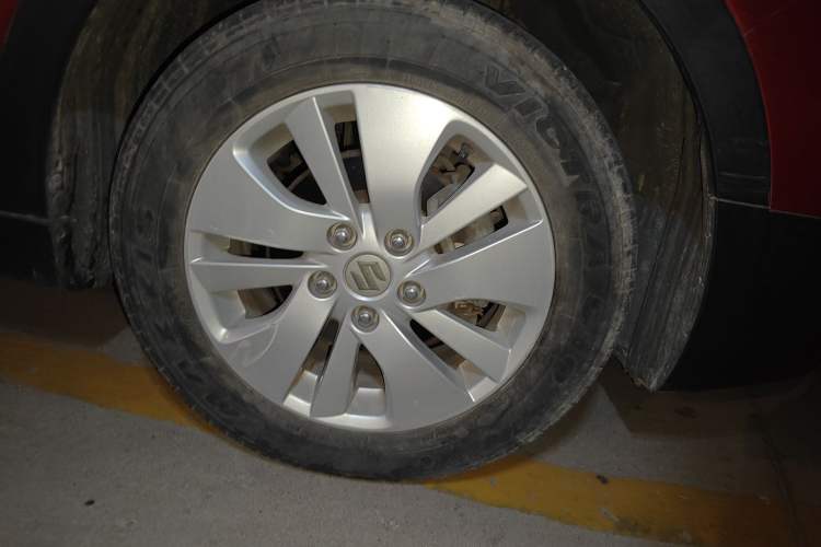 Used Suzuki S-Cross 2015 1.6L CVT Two-Wheel Drive Entry-Level Trim Right Front Wheel Hub