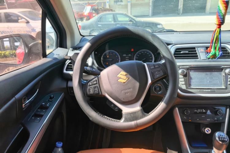 Used Suzuki S-Cross 2015 1.4T Manual Two-Wheel Drive Prestige Model Steering Wheel