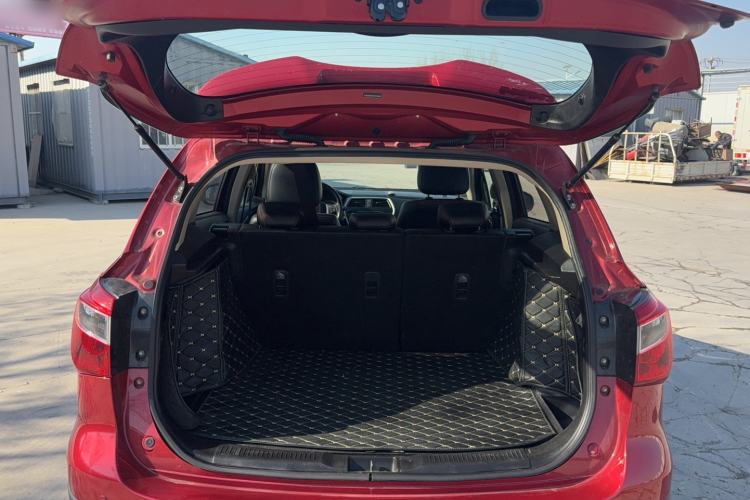 Used Suzuki S-Cross 2015 1.6L CVT Two-Wheel Drive Elite Version Trunk