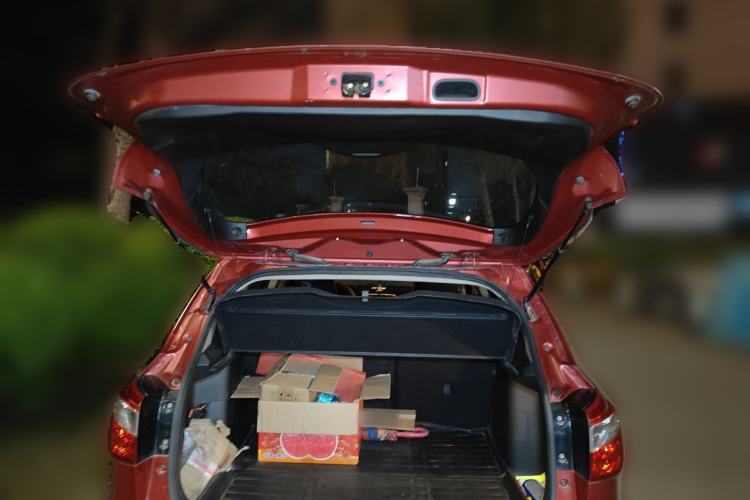 Used Suzuki S-Cross 2015 1.6L CVT Two-Wheel Drive Entry-Level Trim Trunk