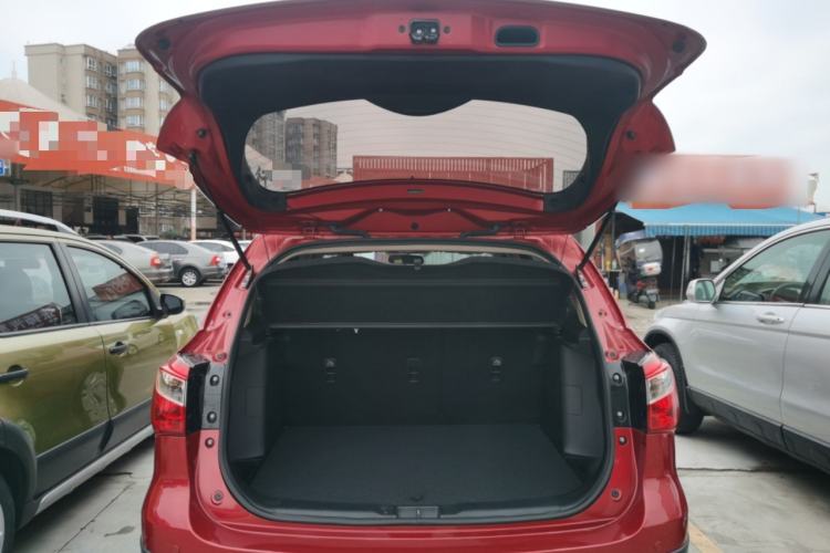 Used Suzuki S-Cross 2015 1.6L CVT Two-Wheel Drive Entry-Level Trim Trunk