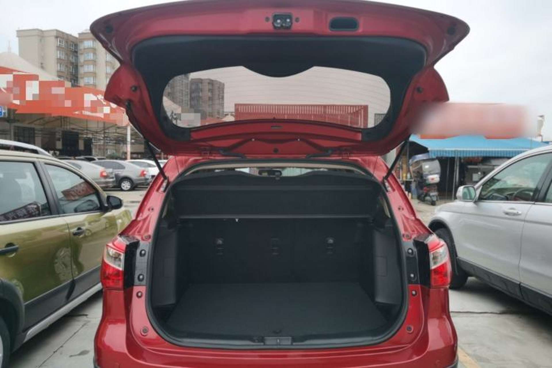 Used Suzuki S-Cross 2015 1.6L CVT Two-Wheel Drive Entry-Level Trim Trunk