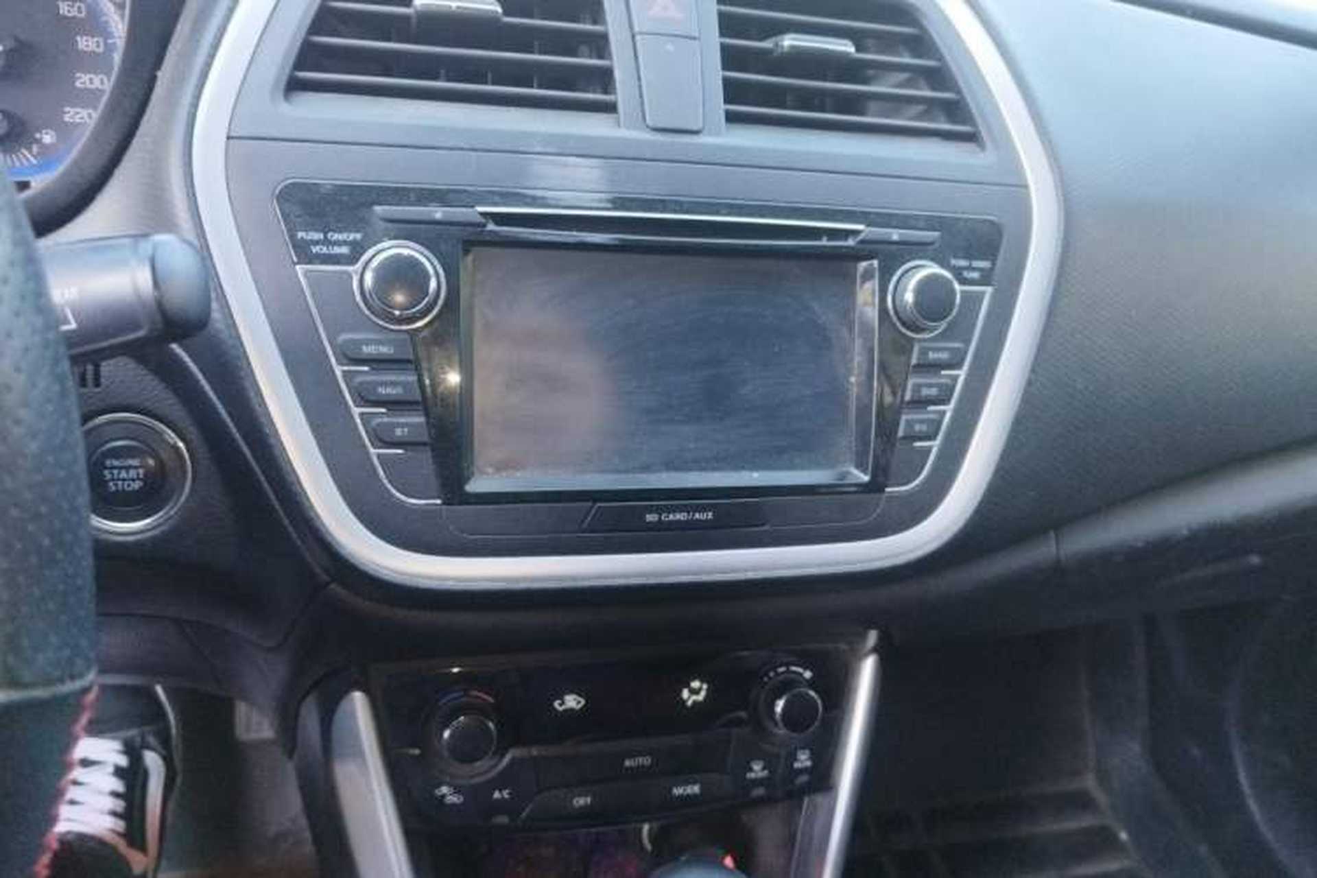 Used Suzuki S-Cross 2015 1.6L CVT Two-Wheel Drive Elite Version Audio And AC Panel