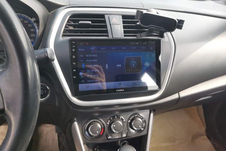 Used Suzuki S-Cross 2015 1.6L CVT Two-Wheel Drive Entry-Level Trim Audio And AC Panel