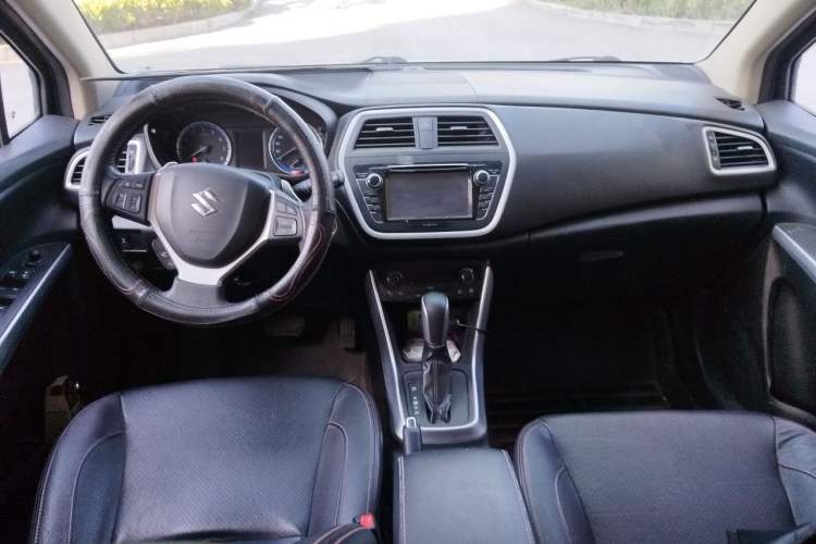 Used Suzuki S-Cross 2015 1.6L CVT Two-Wheel Drive Elite Version Center Console