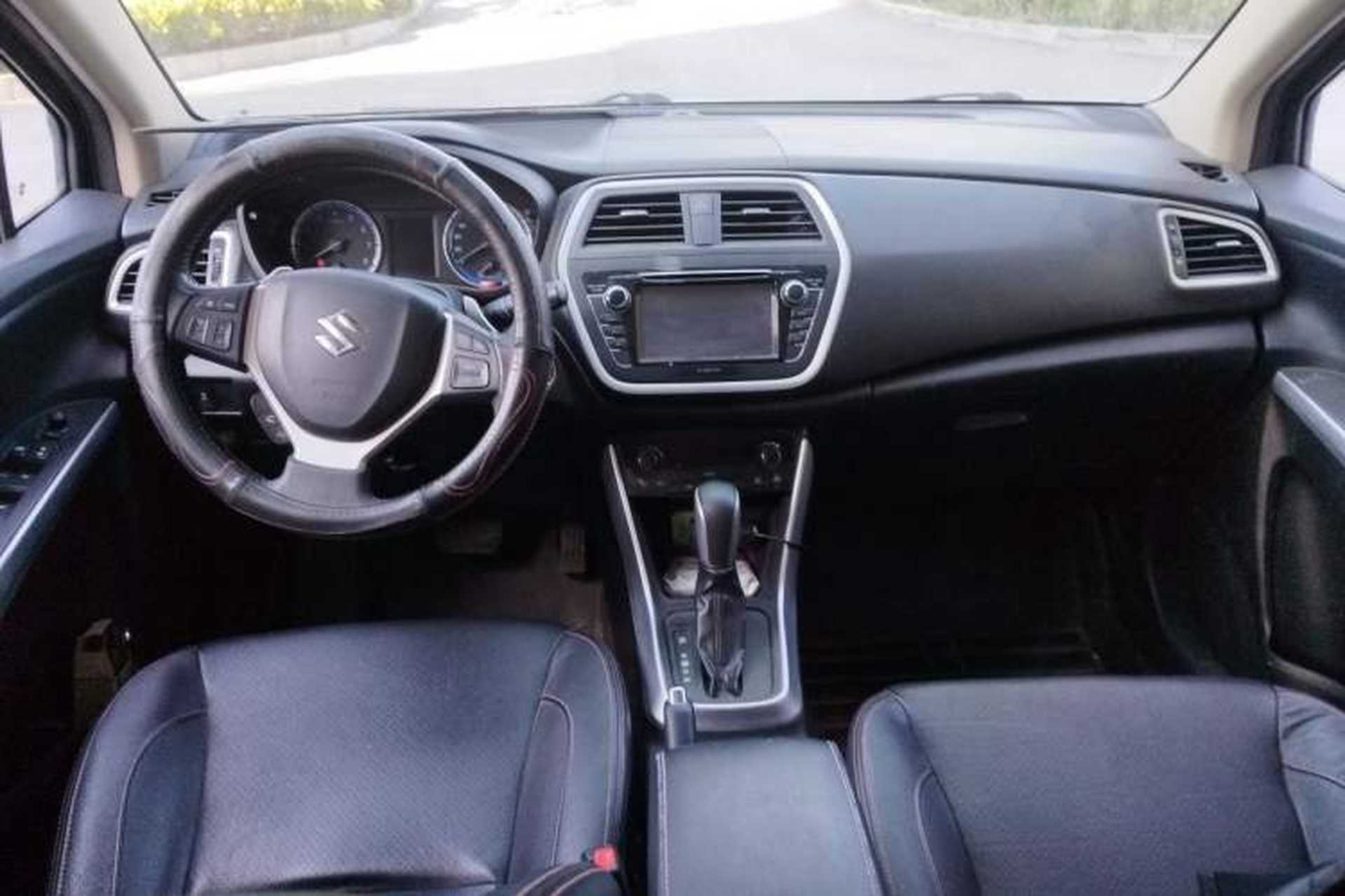 Used Suzuki S-Cross 2015 1.6L CVT Two-Wheel Drive Elite Version Center Console