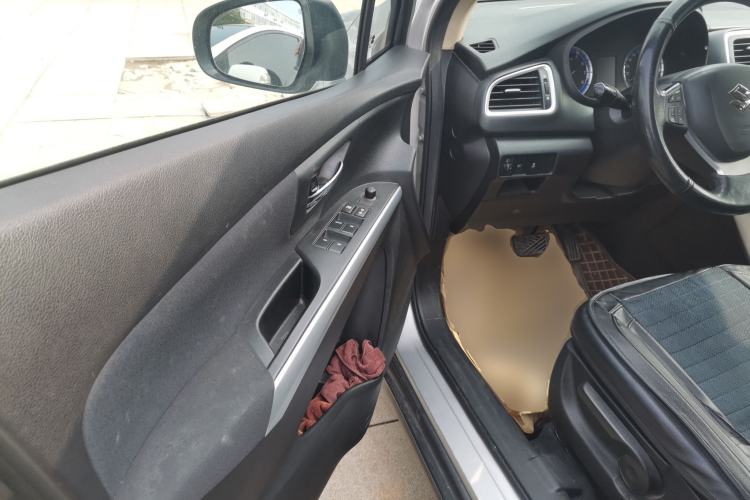 Used Suzuki S-Cross 2015 1.6L CVT Two-Wheel Drive Entry-Level Trim Driver Seat