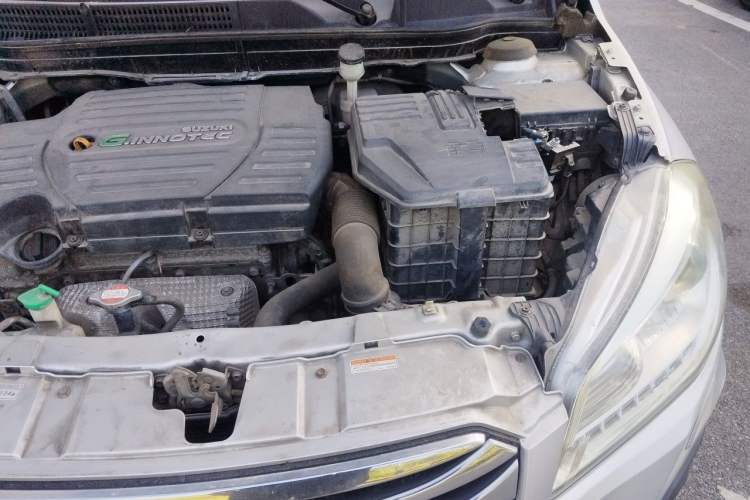 Used Suzuki S-Cross 2015 1.6L CVT Two-Wheel Drive Elite Version Engine Bay Left