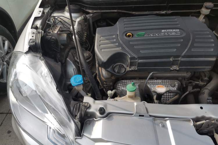 Used Suzuki S-Cross 2015 1.6L CVT Two-Wheel Drive Entry-Level Trim Engine Bay Right