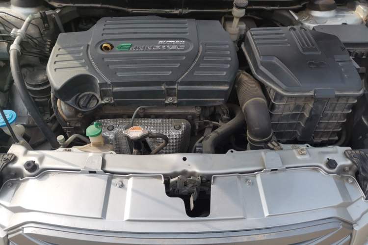 Used Suzuki S-Cross 2015 1.6L CVT Two-Wheel Drive Entry-Level Trim Engine Bay