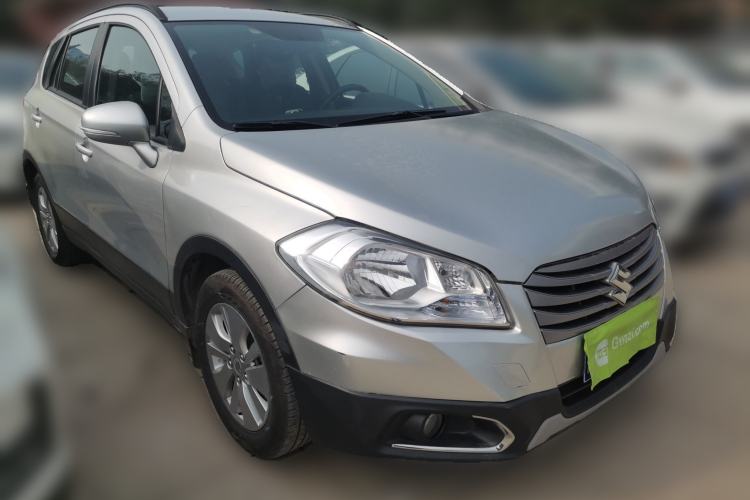 Used Suzuki S-Cross 2015 1.6L CVT Two-Wheel Drive Entry-Level Trim Front Right 45 Deg