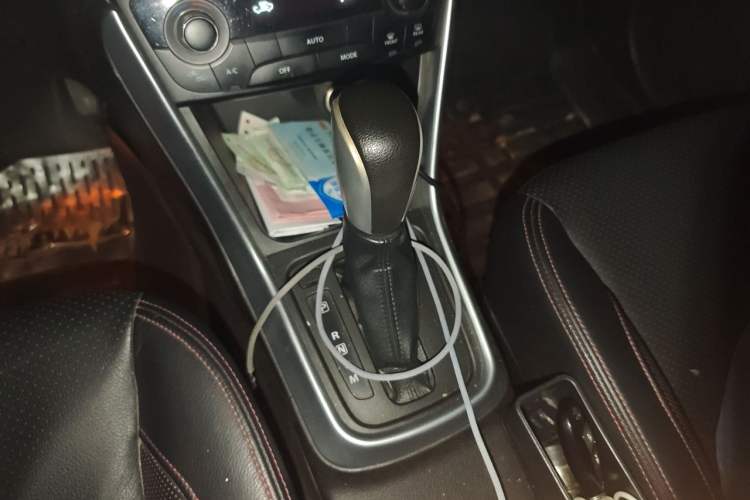 Used Suzuki S-Cross 2015 1.6L CVT Two-Wheel Drive Elite Version Gear Lever