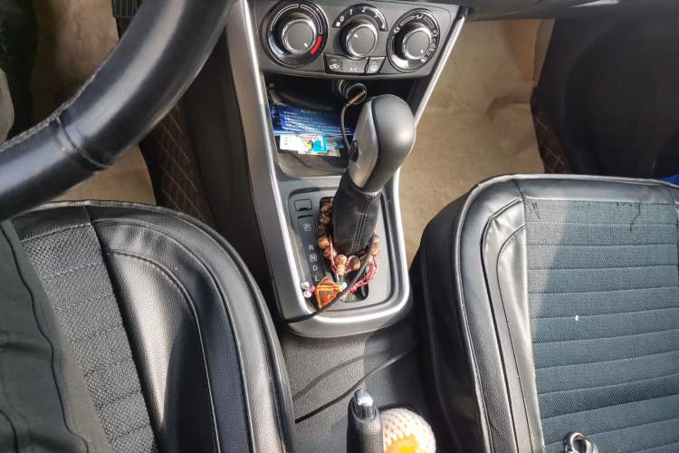 Used Suzuki S-Cross 2015 1.6L CVT Two-Wheel Drive Entry-Level Trim Gear Lever