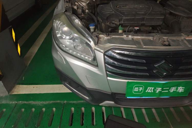 Used Suzuki S-Cross 2015 1.6L CVT Two-Wheel Drive Elite Version Right Front Headlight