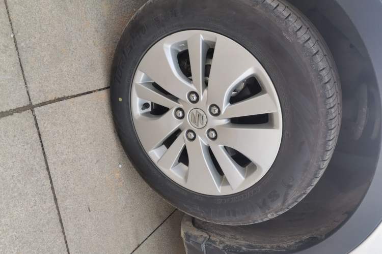 Used Suzuki S-Cross 2015 1.6L CVT Two-Wheel Drive Entry-Level Trim Right Front Wheel Hub