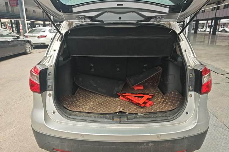 Used Suzuki S-Cross 2015 1.6L CVT Four-Wheel Drive Elite Model Trunk