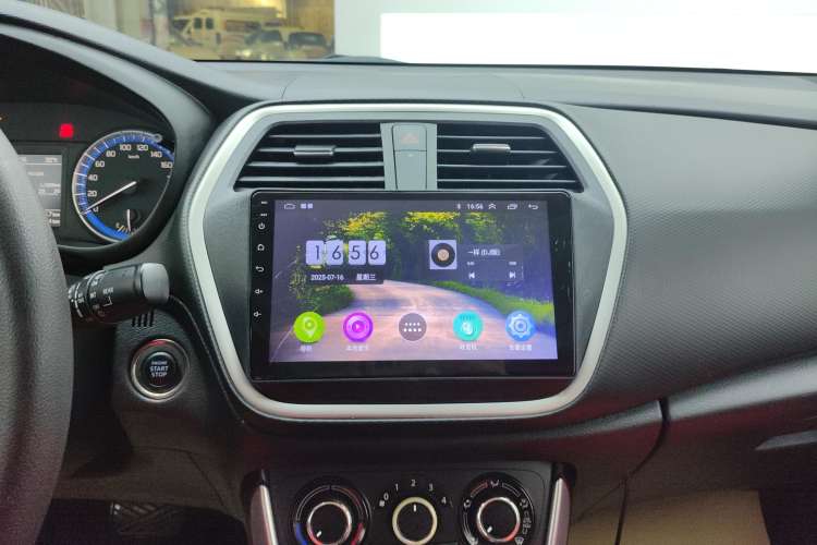 Used Suzuki S-Cross 2015 1.6L CVT Two-Wheel Drive Entry-Level Trim Audio And AC Panel
