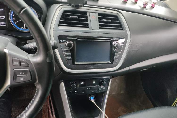 Used Suzuki S-Cross 2015 1.6L Manual Two-Wheel Drive Elite Model Audio And AC Panel