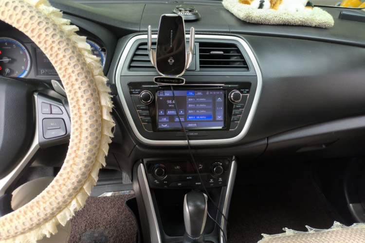 Used Suzuki S-Cross 2015 1.6L CVT Two-Wheel Drive Elite Version Audio And AC Panel