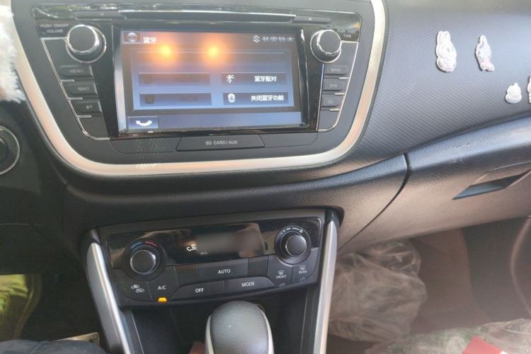 Used Suzuki S-Cross 2015 1.6L CVT Two-Wheel Drive Elite Version Audio And AC Panel