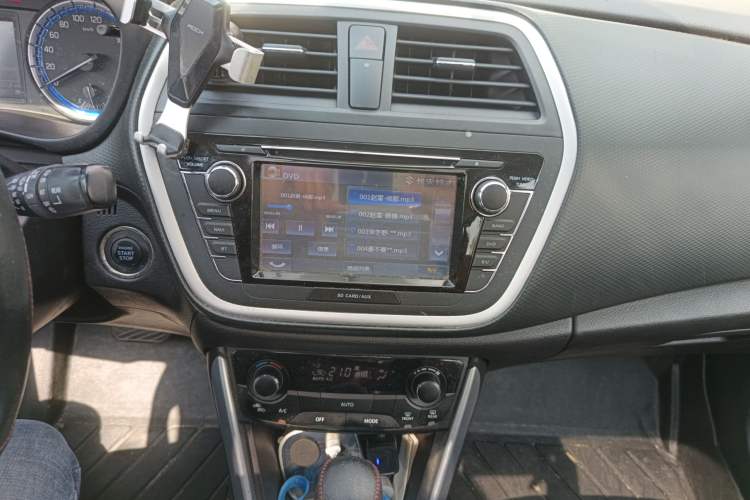 Used Suzuki S-Cross 2015 1.6L CVT Two-Wheel Drive Elite Version Audio And AC Panel