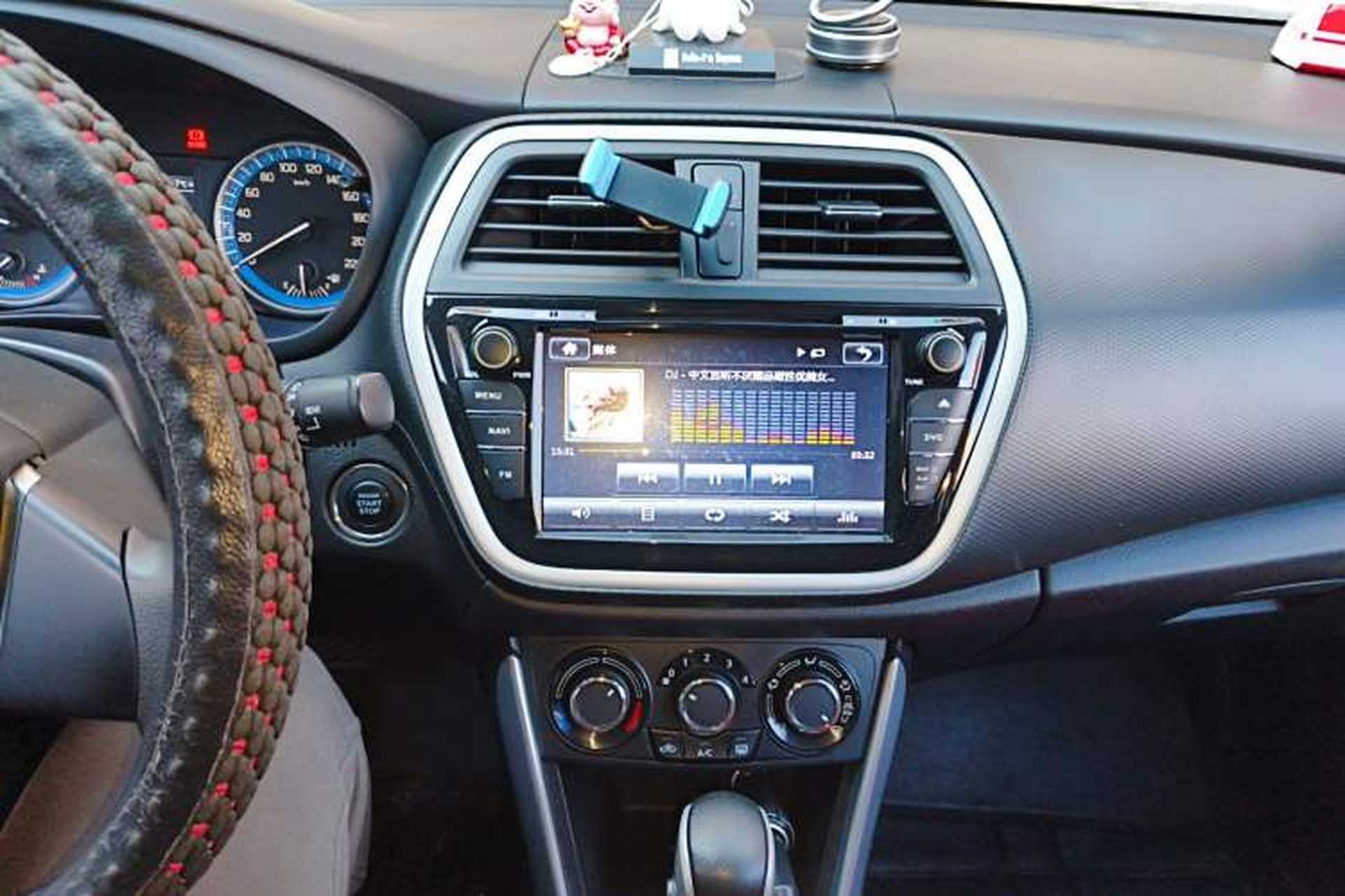 Used Suzuki S-Cross 2015 1.6L CVT Two-Wheel Drive Entry-Level Trim Audio And AC Panel