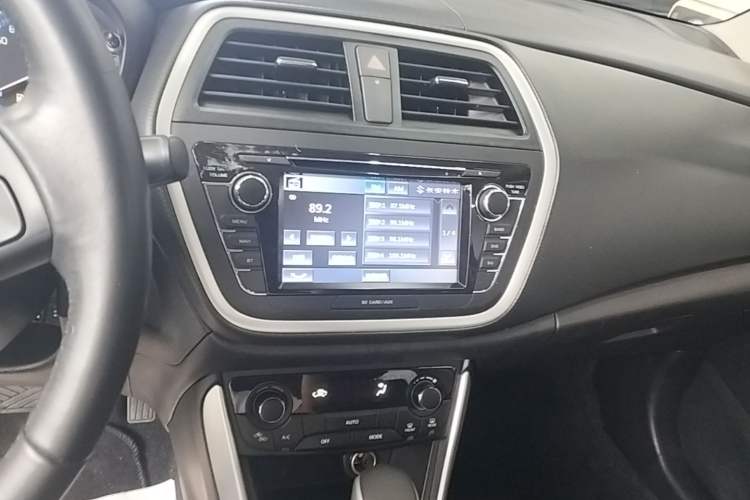 Used Suzuki S-Cross 2015 1.4T Automatic Two-Wheel Drive Prestige Model Audio And AC Panel