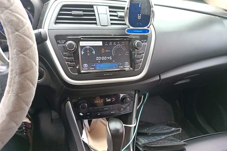 Used Suzuki S-Cross 2015 1.6L CVT Two-Wheel Drive Elite Version Audio And AC Panel