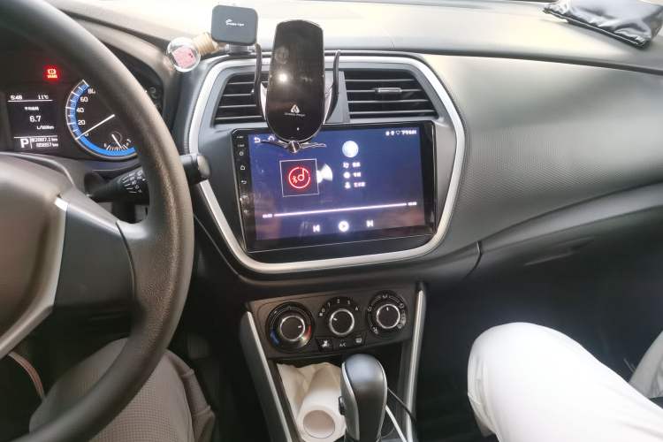 Used Suzuki S-Cross 2015 1.6L CVT Two-Wheel Drive Entry-Level Trim Audio And AC Panel