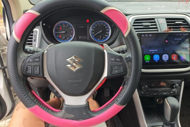 Used Suzuki S-Cross 2015 1.6L CVT Four-Wheel Drive Elite Model Center Console