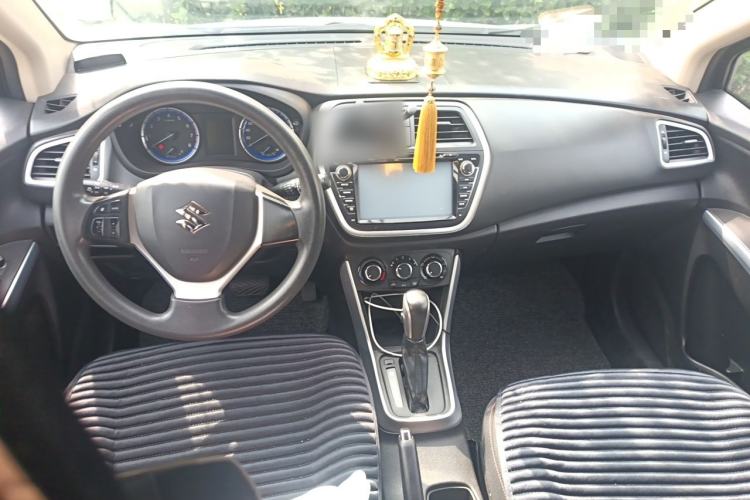 Used Suzuki S-Cross 2015 1.6L CVT Two-Wheel Drive Entry-Level Trim Center Console