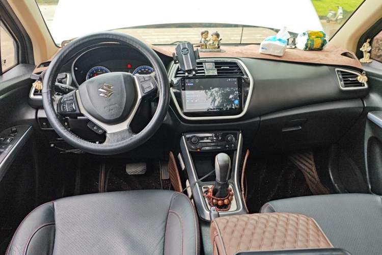 Used Suzuki S-Cross 2015 1.4T Automatic Two-Wheel Drive Prestige Model Center Console
