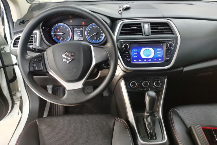 Used Suzuki S-Cross 2015 1.6L CVT Two-Wheel Drive Entry-Level Trim Center Console