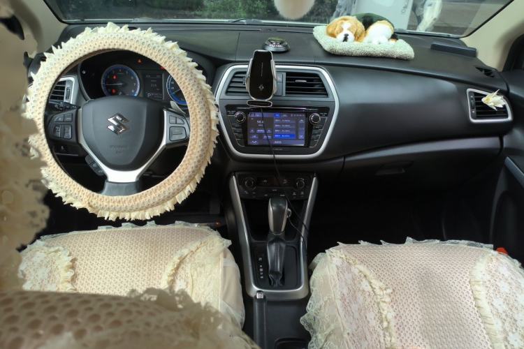Used Suzuki S-Cross 2015 1.6L CVT Two-Wheel Drive Elite Version Center Console