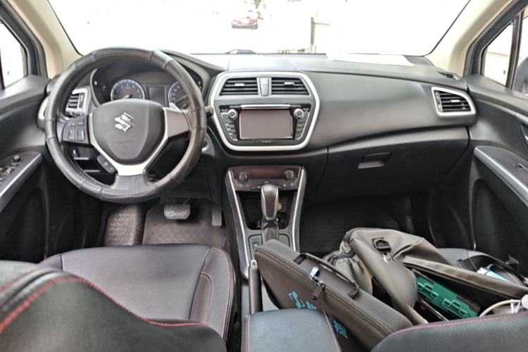 Used Suzuki S-Cross 2015 1.6L CVT Two-Wheel Drive Elite Version Center Console