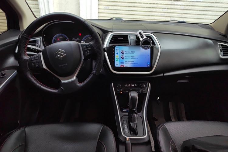 Used Suzuki S-Cross 2015 1.6L CVT Two-Wheel Drive Elite Version Center Console