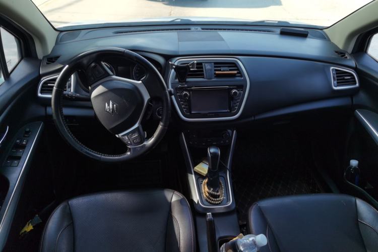 Used Suzuki S-Cross 2015 1.4T Automatic Two-Wheel Drive Prestige Model Center Console