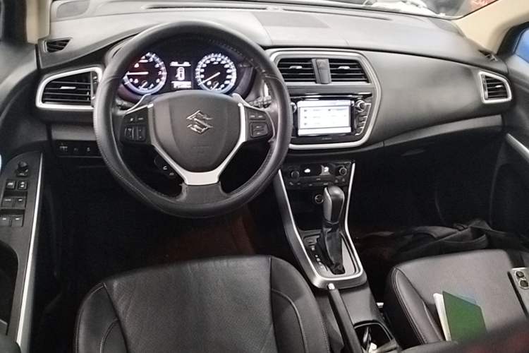 Used Suzuki S-Cross 2015 1.4T Automatic Two-Wheel Drive Prestige Model Center Console