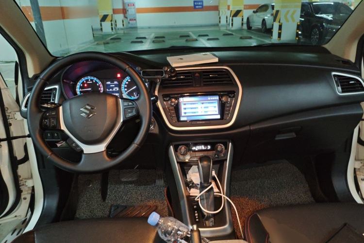 Used Suzuki S-Cross 2015 1.4T Automatic Two-Wheel Drive Prestige Model Center Console